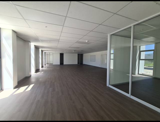 5,515M² WAREHOUSE TO LET IN SAMRAND BUSINESS PARK